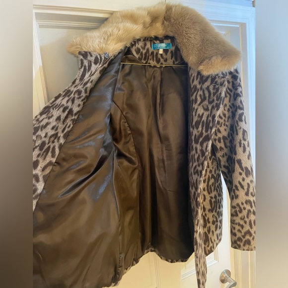 Leopard Print Coat with Faux Fur Collar - Picture 4 of 5